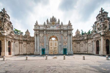 Bosphorus Cruise and Dolmabahce Palace Tour with Lunch